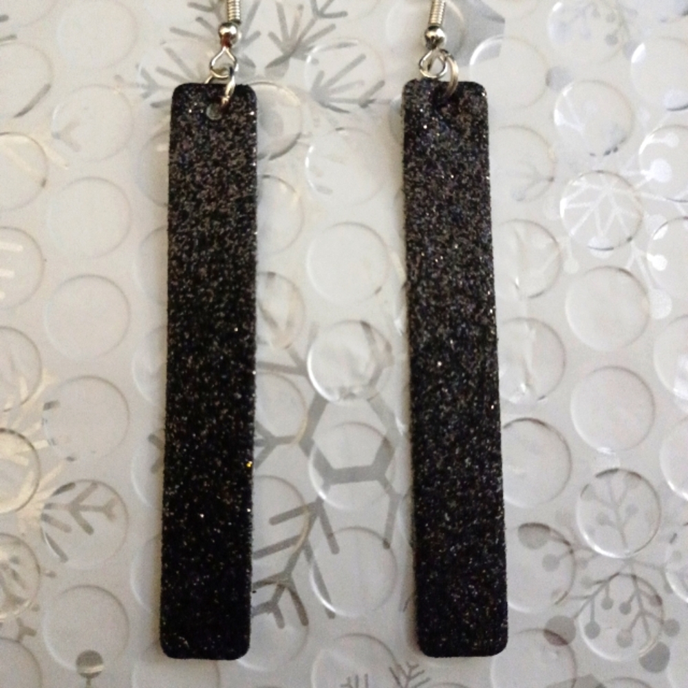Rectangle shape dangle black glittery earrings